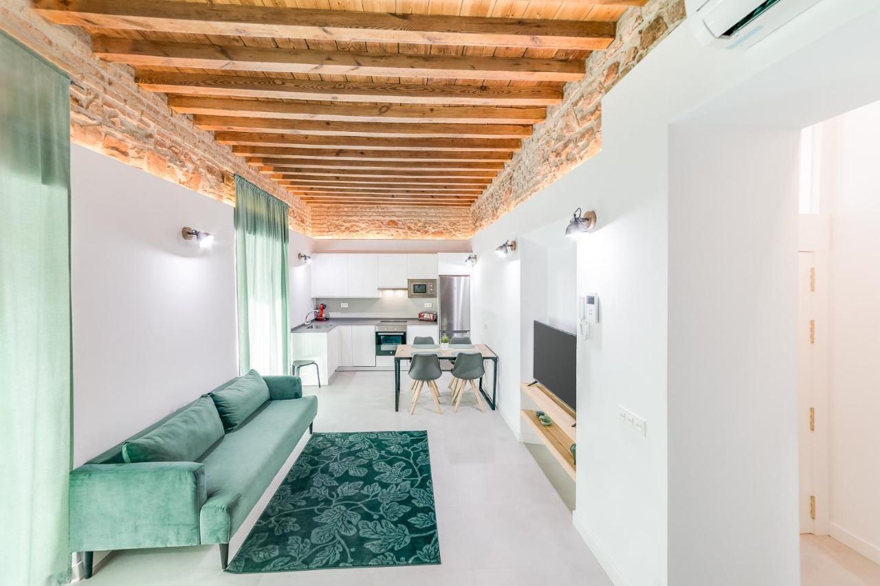 Suite Homes Sweet Postigos Terrace Malaga Bagian luar foto