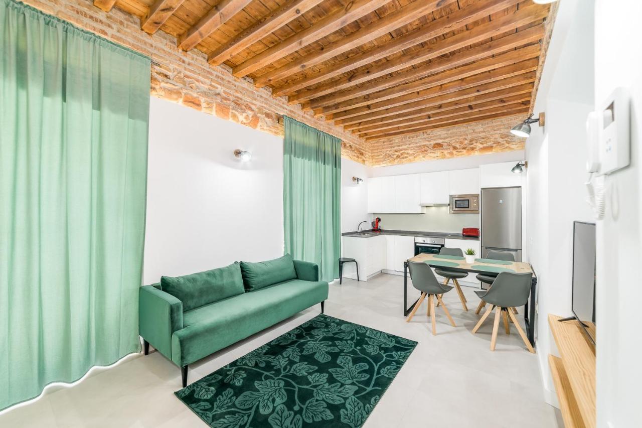 Suite Homes Sweet Postigos Terrace Malaga Bagian luar foto